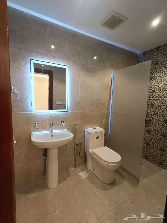 شقة جديدة فاخرة للإيجار السنوي في حي الشرائع 2