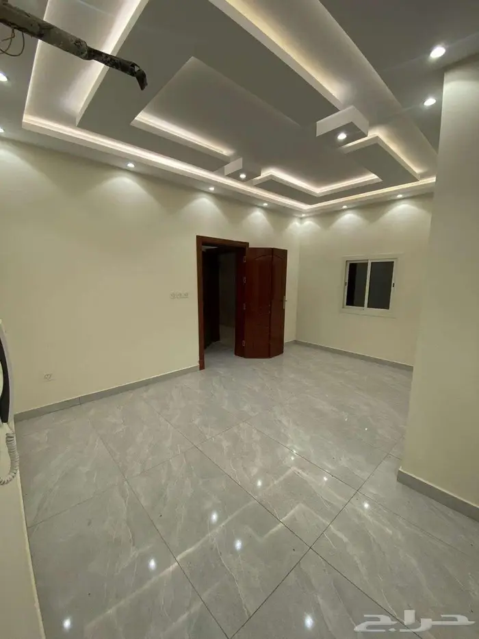 شقة جديدة فاخرة للإيجار السنوي في حي الشرائع 6