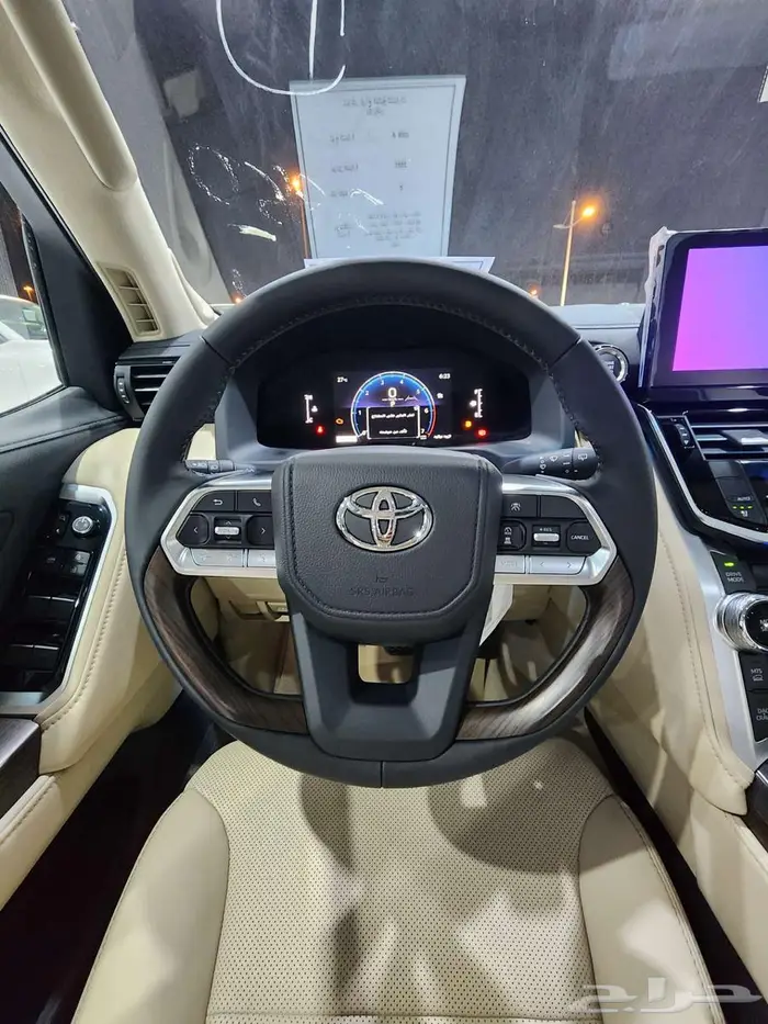 تويوتا لاندكروزر GXR - L5 بنزين 2025 7