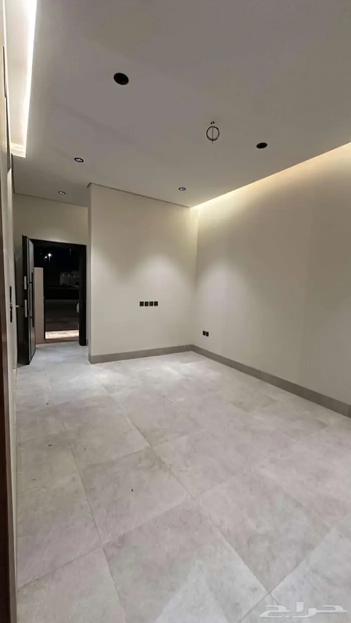 للبيع فلل العزيزية جوار محطة الدريس (الدفاع) 0