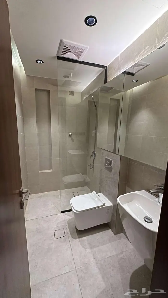 للبيع فلل العزيزية جوار محطة الدريس (الدفاع) 4