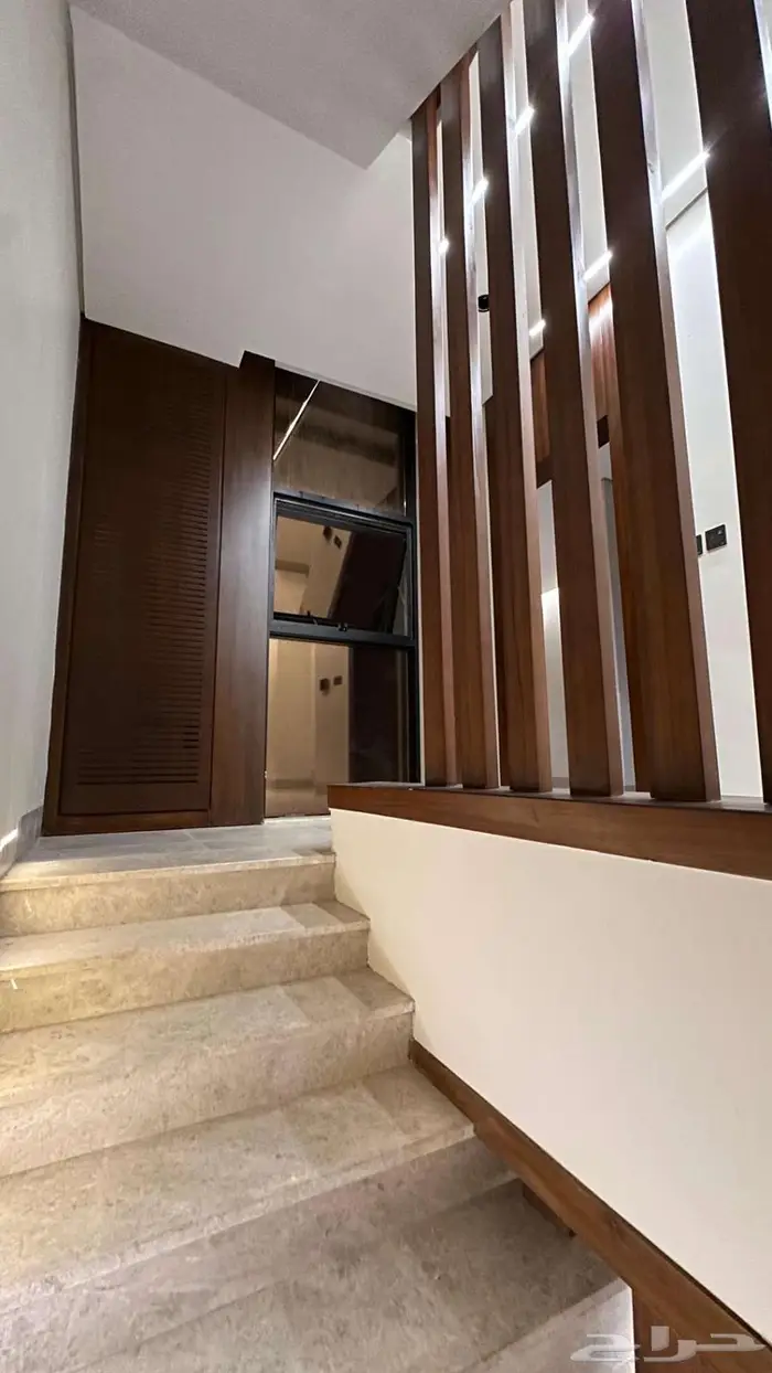 للبيع فلل العزيزية جوار محطة الدريس (الدفاع) 6