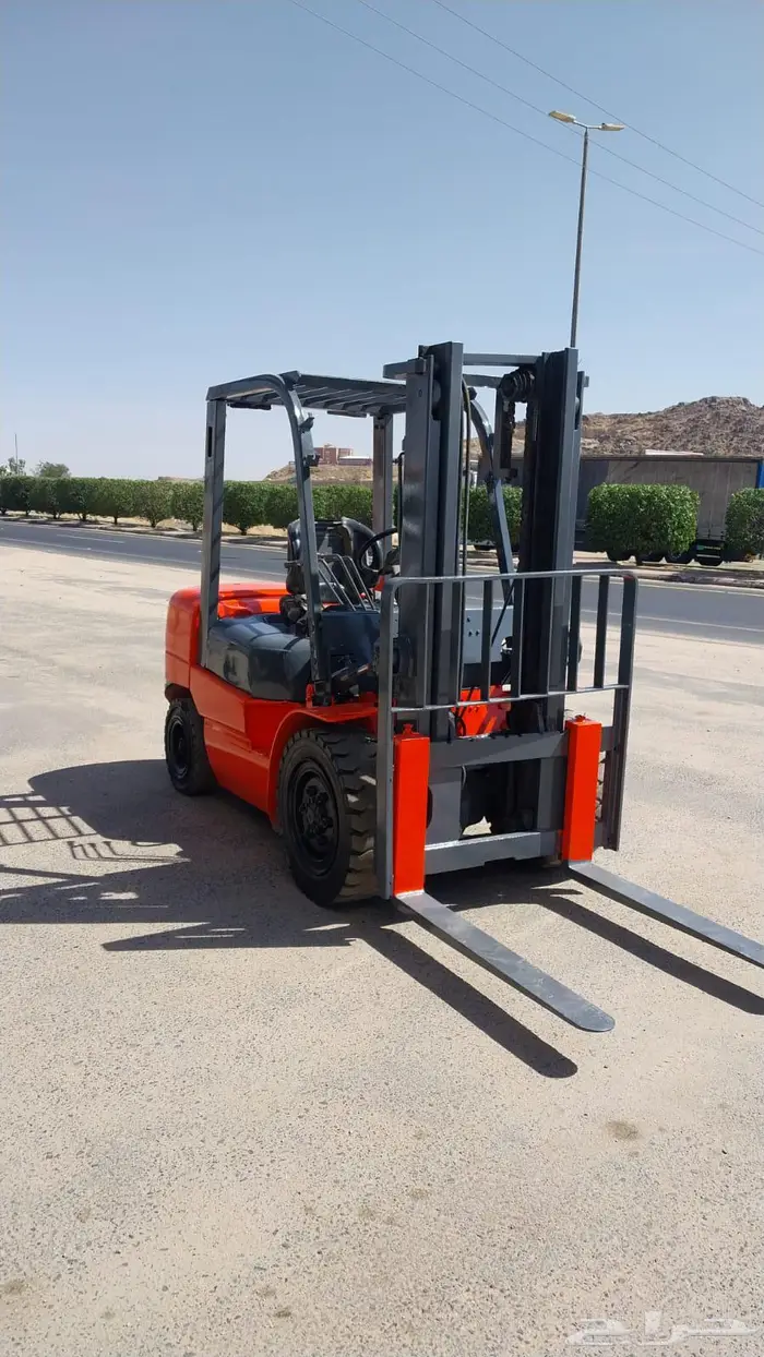 فوركلفت رافعة شوكية 3 طن ديزل موديل 2013 1