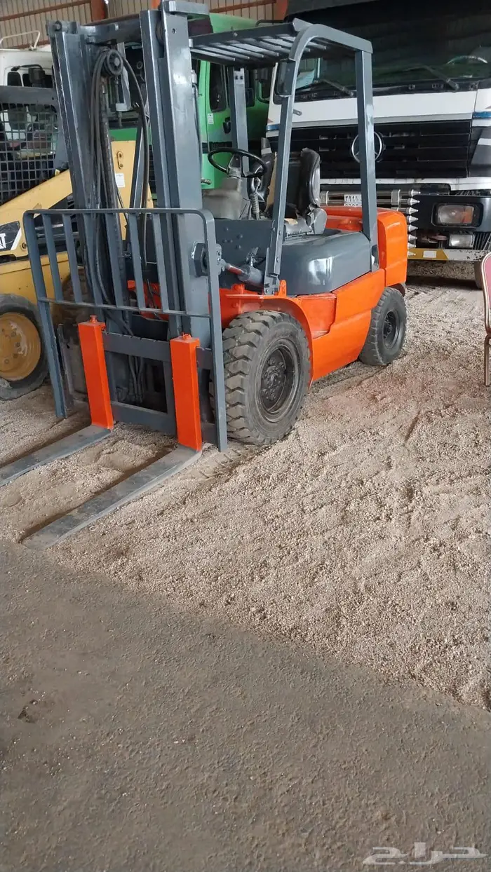 فوركلفت رافعة شوكية 3 طن ديزل موديل 2013 3