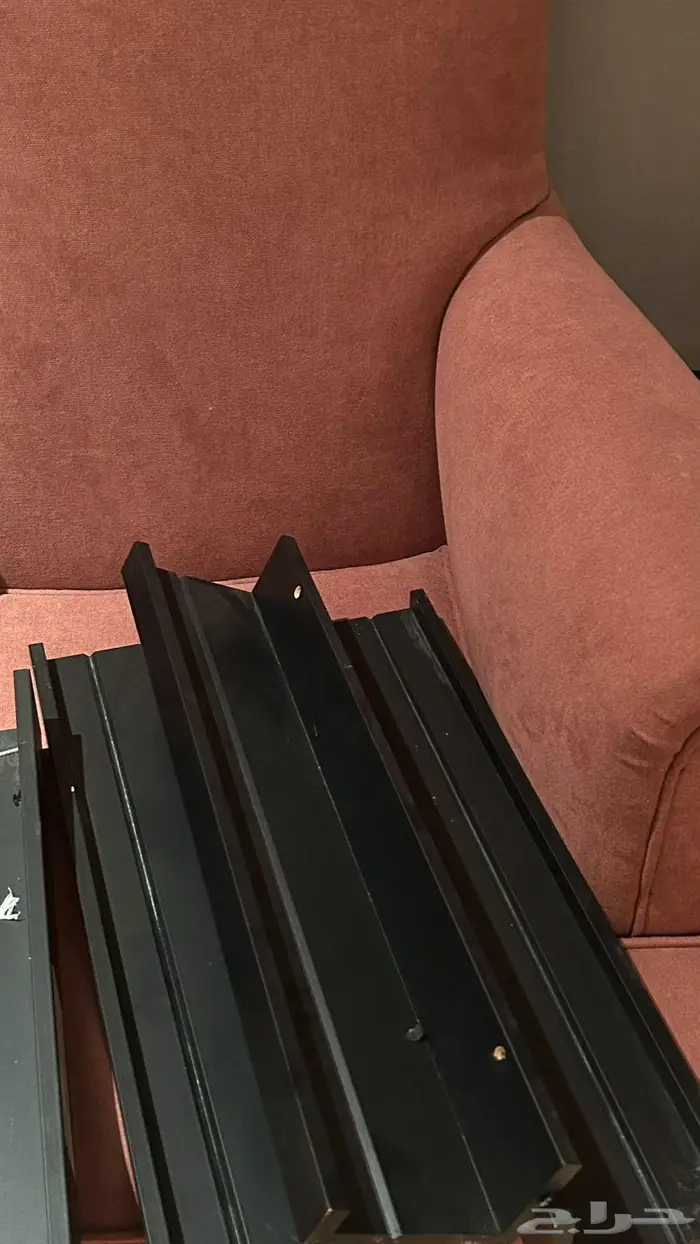 عربة خشبيه و رفوف 0