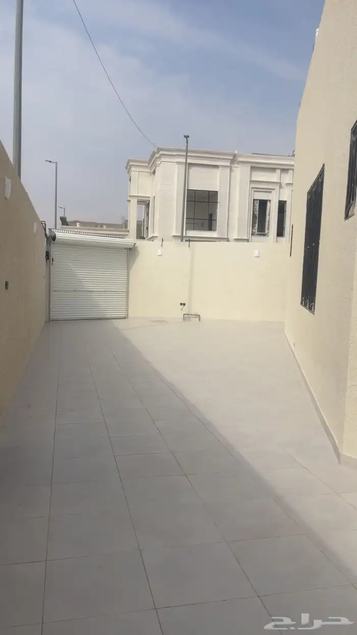 للبيع دور تاسيس شقتين حي الجبل 4