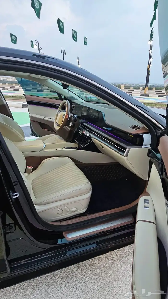 ازيرا كلاجرفي موديل 2025 لون اسود 4