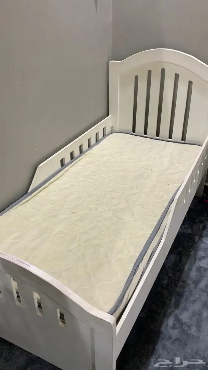 سرير اطفال مع مرتبة 0