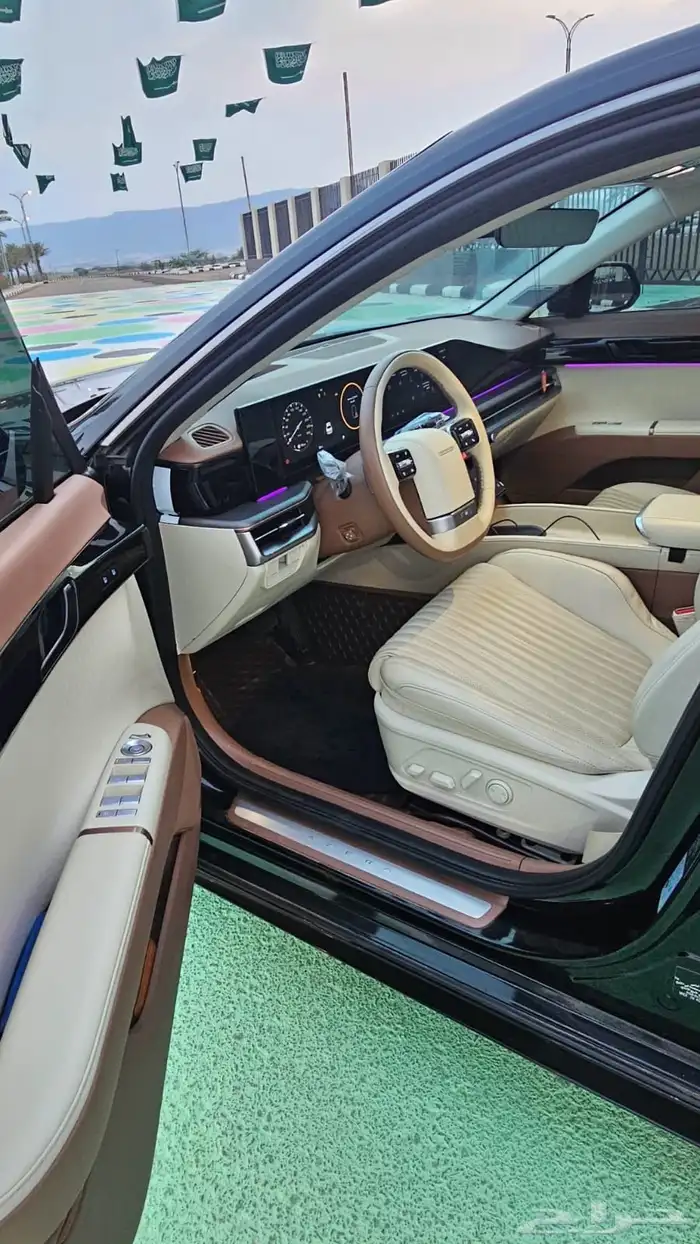 ازيرا كلاجرفي موديل 2025 لون اسود 2