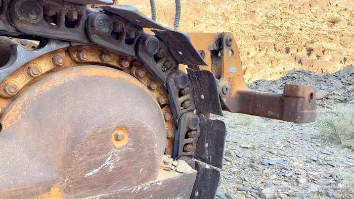 بلدوزر 65 6 نظيف جدا بحالة الوكاله 7