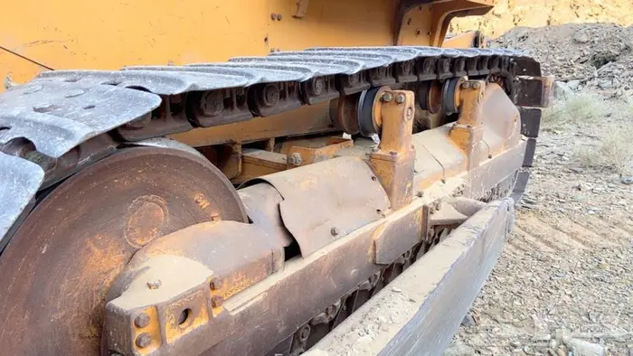 بلدوزر 65 6 نظيف جدا بحالة الوكاله 11