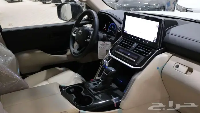 تويوتا لاند كروزر L4 بنزين عماني موديل 2025 8