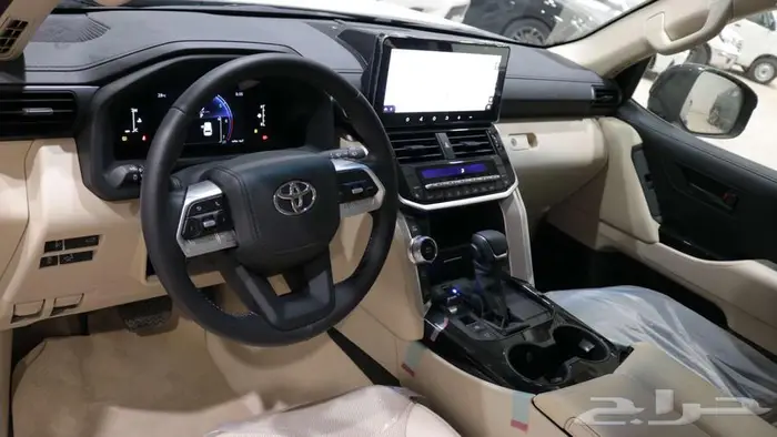 تويوتا لاند كروزر L4 بنزين عماني موديل 2025 15