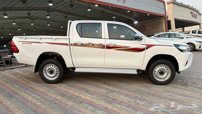 هايلوكس غمارتين 2025 بنزين دبل قير أتوماتيك البريمي 4