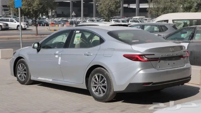 تويوتا كامري E بنزين 2025 فضي سعودي 8