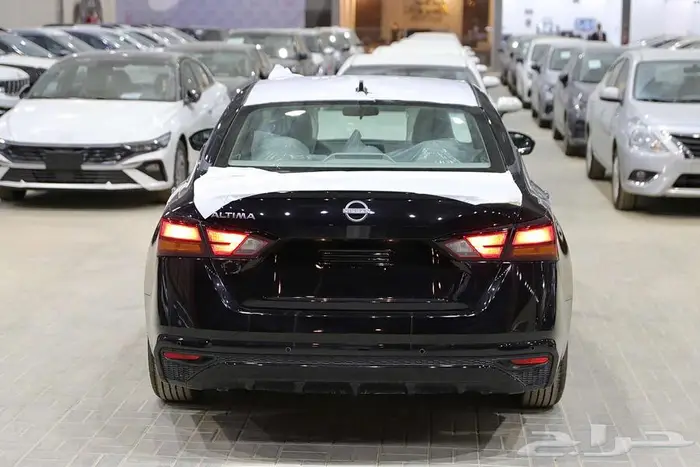 نيسان التيما اسود 2025 5