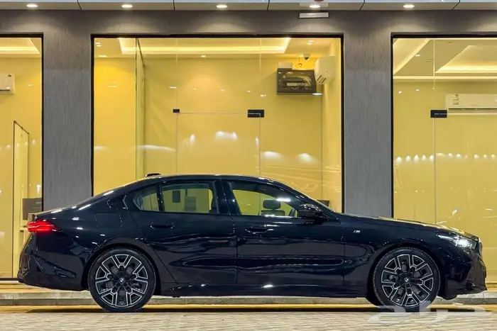 BMW 520 M KIT 2025 اسود خليجي زيرو 2