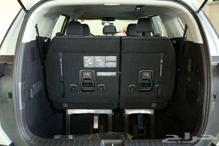 مساحة 8 ركاب وتقنيات حديثة  كيا كرنفال GL موديل 2025 13