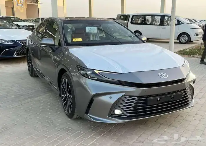 تويوتا كامري جراندي بنزين 2025 فل كامل اصفار 4