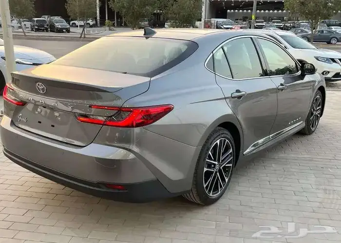 تويوتا كامري جراندي بنزين 2025 فل كامل اصفار 11