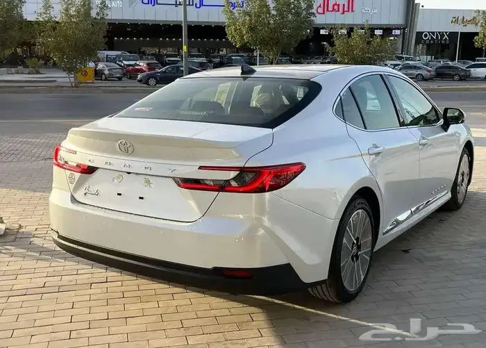 تويوتا كامري جراندي بنزين 2025 فل كامل اصفار 2