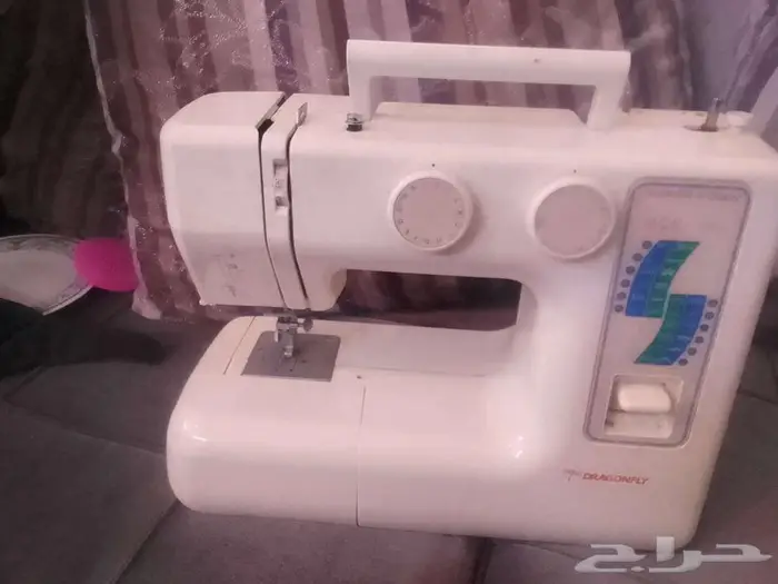 للبيع مكينه خياطه 0