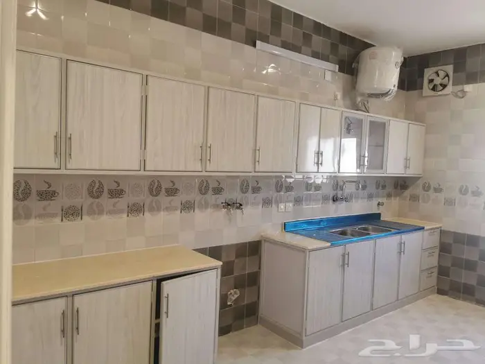 شقة نظيفة جدا وواسعة 2 غرفتين وصالة وحمامين - العقيق 4