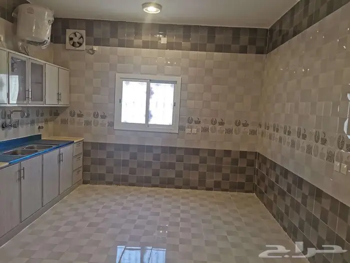 شقة نظيفة جدا وواسعة 2 غرفتين وصالة وحمامين - العقيق 6