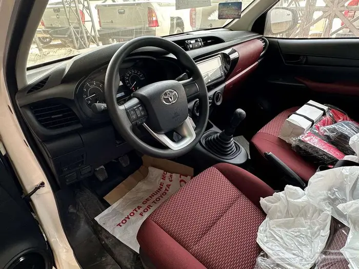 تويوتا هايلكس غماره ديزل GL بدون دبل ماكينه 2.4 موديل 2025 6