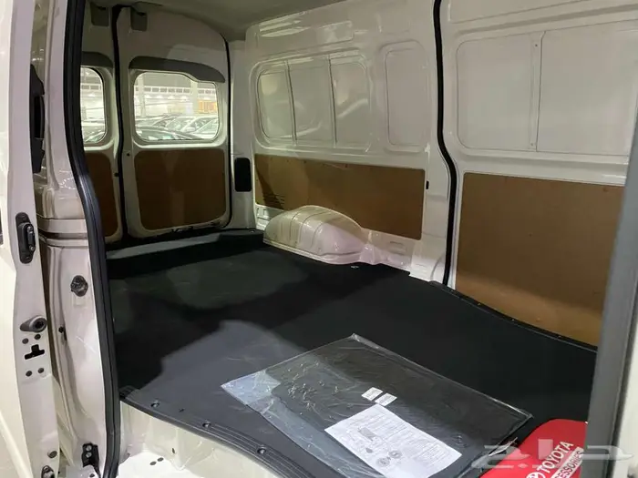 تويوتا هايس بضاعة سقف عالي 2025 ديزل ابيض اوتوماتيك عرض خاص 26