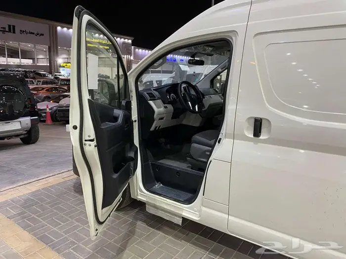 تويوتا هايس بضاعة سقف عالي 2025 ديزل ابيض اوتوماتيك عرض خاص 15