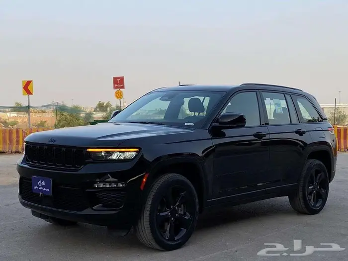 جيب جراند شيروكي لاتيتيود 2023 1