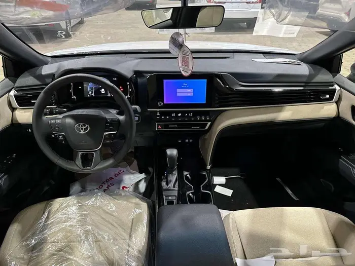 تويوتا كامري LE بنزين 2025 ابيض رمادي اسود 22