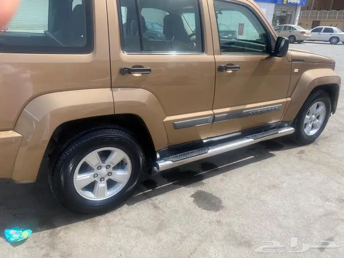 شيروكي ليبرتي 2012 V6 10