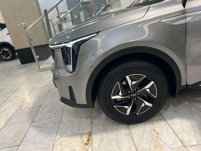 كيا سورنتو نصف فل 2025 بنزين بسعر مميز لفتره محدوده 17