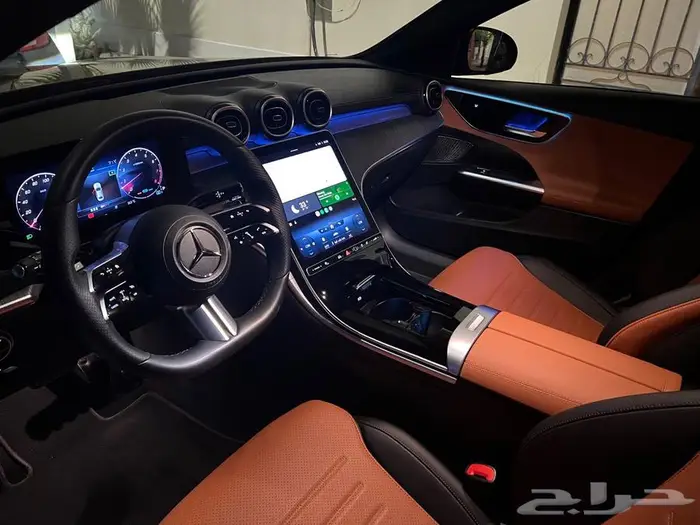 مرسيدس C 2024 AMG لون داخلي جملي وأسود ممشى قليل بودي وكالة 4