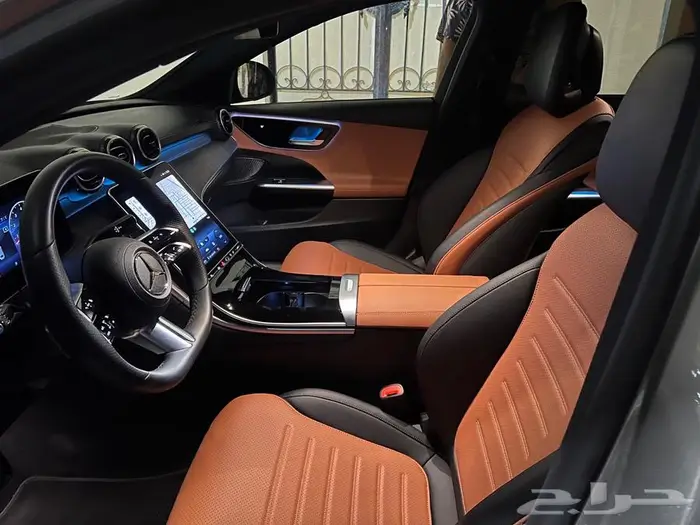 مرسيدس C 2024 AMG لون داخلي جملي وأسود ممشى قليل بودي وكالة 5