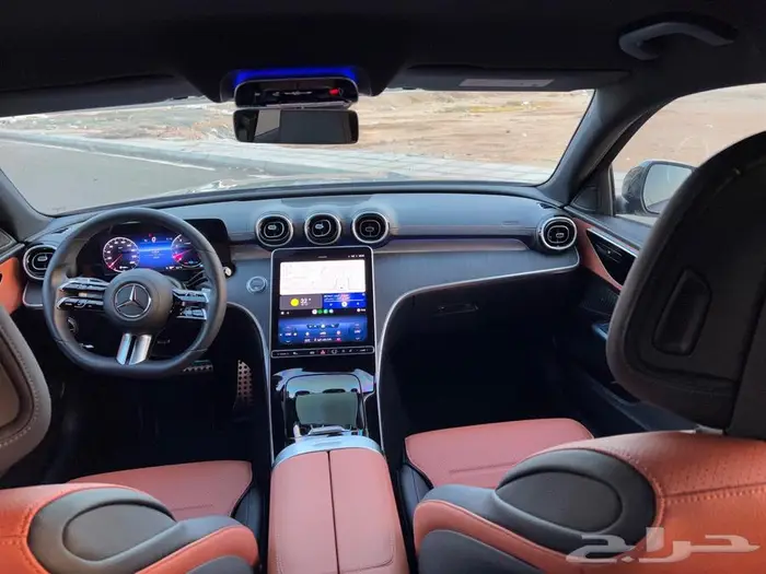 مرسيدس C 2024 AMG لون داخلي جملي وأسود ممشى قليل بودي وكالة 14
