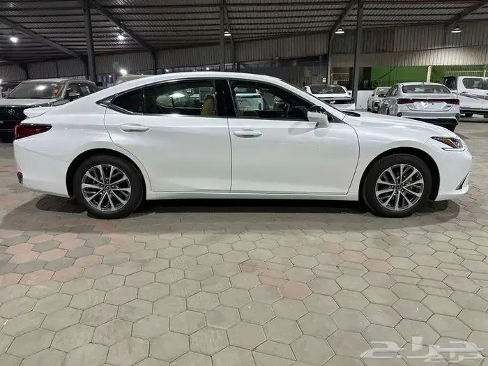 لكزس ES300 هايبرد موديل 2025 (عرض50 50 بنك الانماء بدون ربح 4