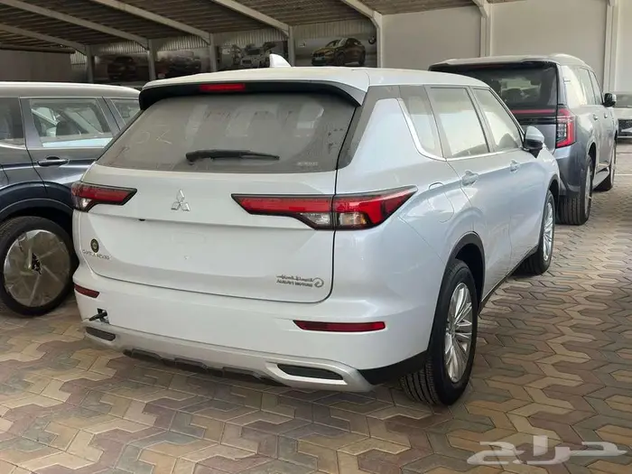 ميتسوبيشي اوتولاندر 2025 ستاندر 7 راكب دبل اقساط و كاش 2