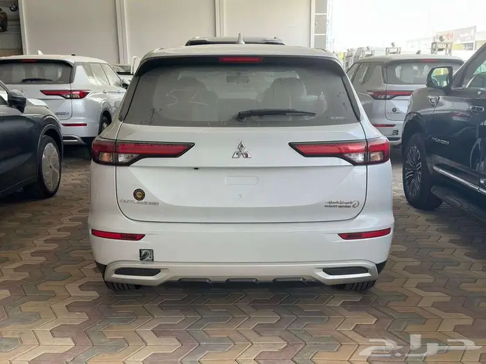 ميتسوبيشي اوتولاندر 2025 ستاندر 7 راكب دبل اقساط و كاش 5