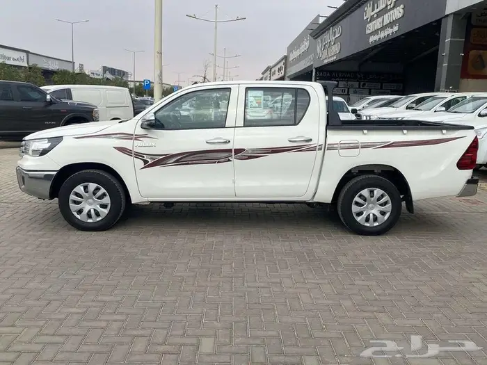 تويوتا هايلوكس غمارتين ديزل GL مكينة 2.4 موديل 2025 2