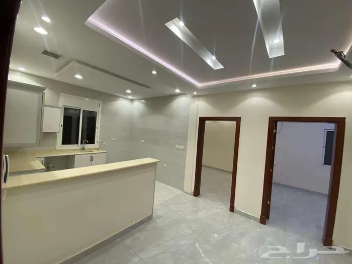 شقة جديدة فاخرة للإيجار السنوي في حي الشرائع 5