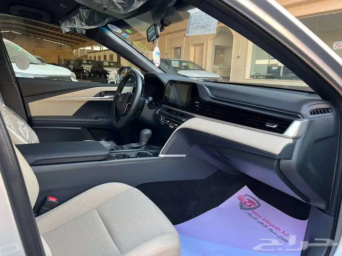 تويوتا كامري E هايبرد 2025 متاح اقساط و كاش 6