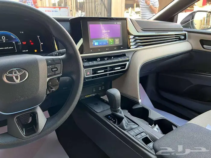 تويوتا كامري E هايبرد 2025 متاح اقساط و كاش 7