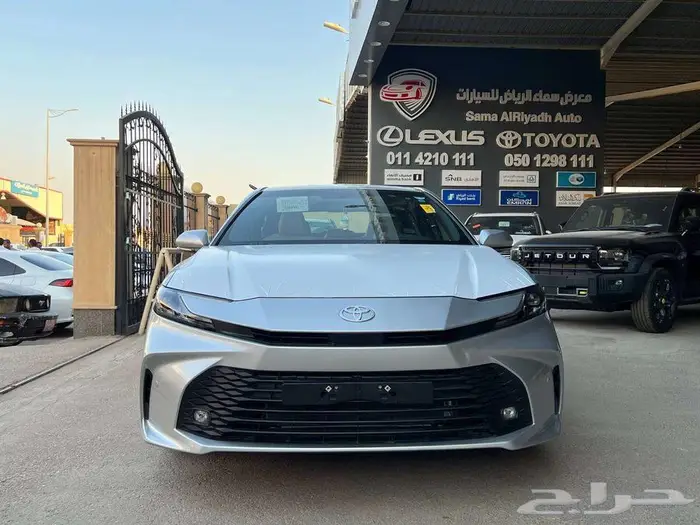 تويوتا كامري E هايبرد 2025 متاح اقساط و كاش 1
