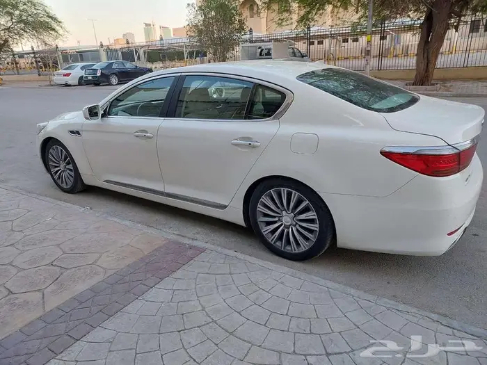 2017 Kia Quoris كيا كوريس V6 نظيفة 1