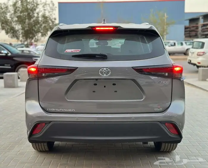 الاقل سعرا تويوتا هايلاندر GLE نص فل موديل 2025 3