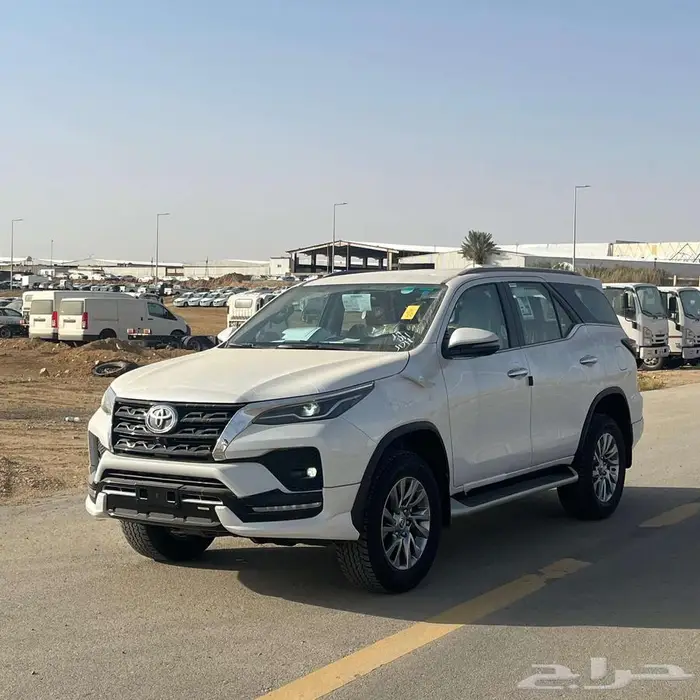 فورتشنر VX3 فل كامل 2025 بنزين 3