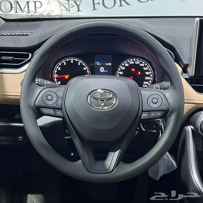 تويوتا راف فور LE بنزين دبل 2025 بسعر 101000 6